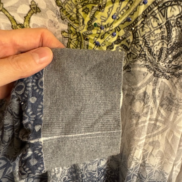 Gently used condition, lightweight bohemian style long sleeve hooded tee - Picture 10 of 17